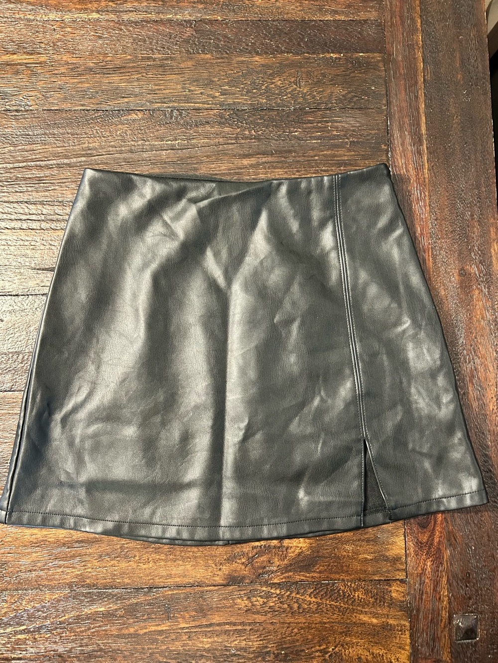 Hollister Ultra High-Rise Black Faux Leather Mini Skirt with Side Slit - Small